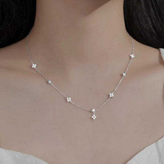 Collier Ras du Cou Incrusté de Fleurs à Quatre Feuilles pour Femme